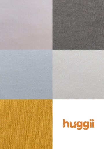 Über dem orangefarbenen „huggi“-Logo auf weißem Hintergrund befindet sich ein Raster aus vier Stoffmustern in Beige, Grau, Hellblau und Gelb. -huggii